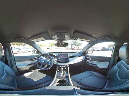 Used 2025 Jeep Compass Limited image 42