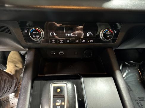 Used 2024 Mitsubishi Outlander SE FWD image 28