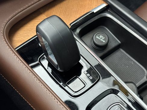 Used 2024 Volvo XC90 T8 Plus image 25