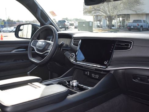 Used 2024 Jeep Wagoneer L Series II w/ Premium Group I image 36