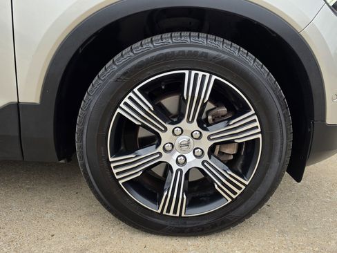 Used 2019 Volvo XC40 T5 Inscription image 16