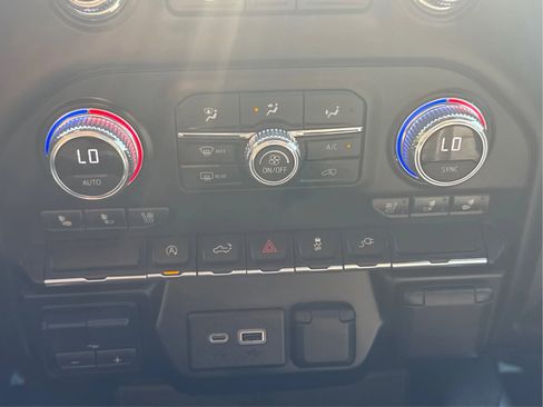 Used 2020 GMC Sierra 1500 SLT RWD image 21
