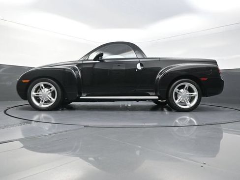 Used 2004 Chevrolet SSR w/ Preferred Equipment Group RWD image 30
