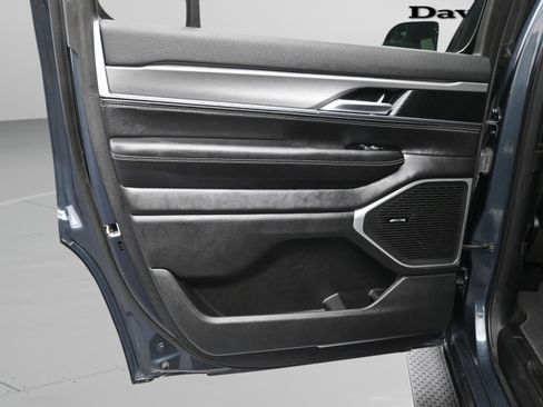 Used 2023 Jeep Wagoneer Series II image 36