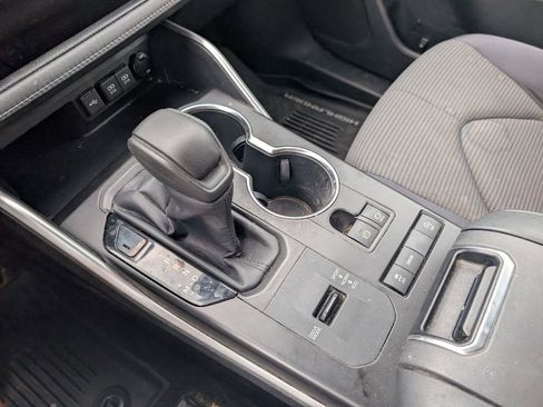 Used 2020 Toyota Highlander L FWD image 23
