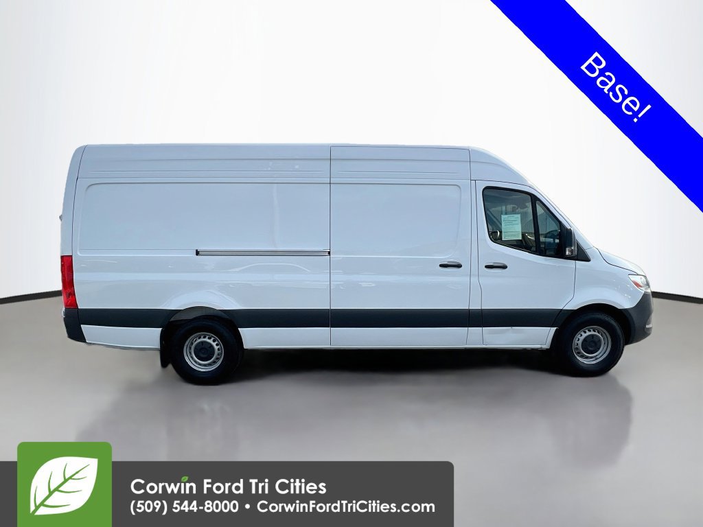 Used 2025 Mercedes-Benz Sprinter 2500 image 16