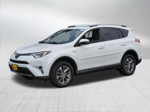 Certified 2018 Toyota RAV4 XLE AWD/4WD image 3