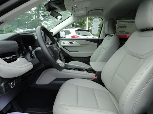 Used 2026 Ford Explorer Active w/ Active Comfort Package AWD/4WD image 13