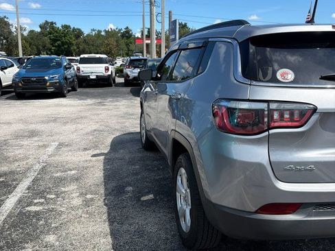 Used 2018 Jeep Compass Latitude w/ Cold Weather Group AWD/4WD image 7