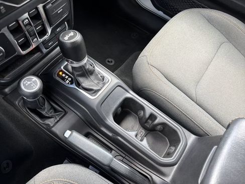 Used 2024 Jeep Wrangler Unlimited Sahara AWD/4WD image 19