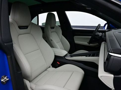 New 2026 Porsche Macan Electric image 18