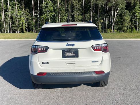 Used 2021 Jeep Compass Latitude w/ Sun and Sound Group FWD image 6