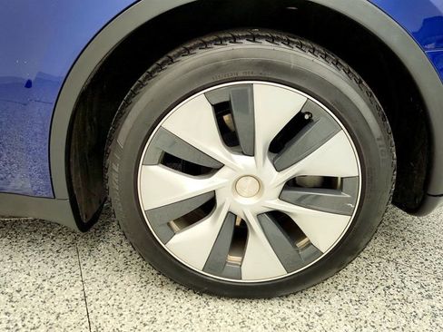 Used 2022 Tesla Model Y Long Range image 9