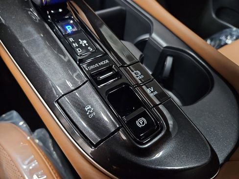 New 2025 Toyota Crown Signia image 22