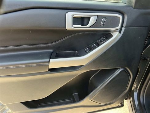 Certified 2023 Ford Explorer XLT image 18