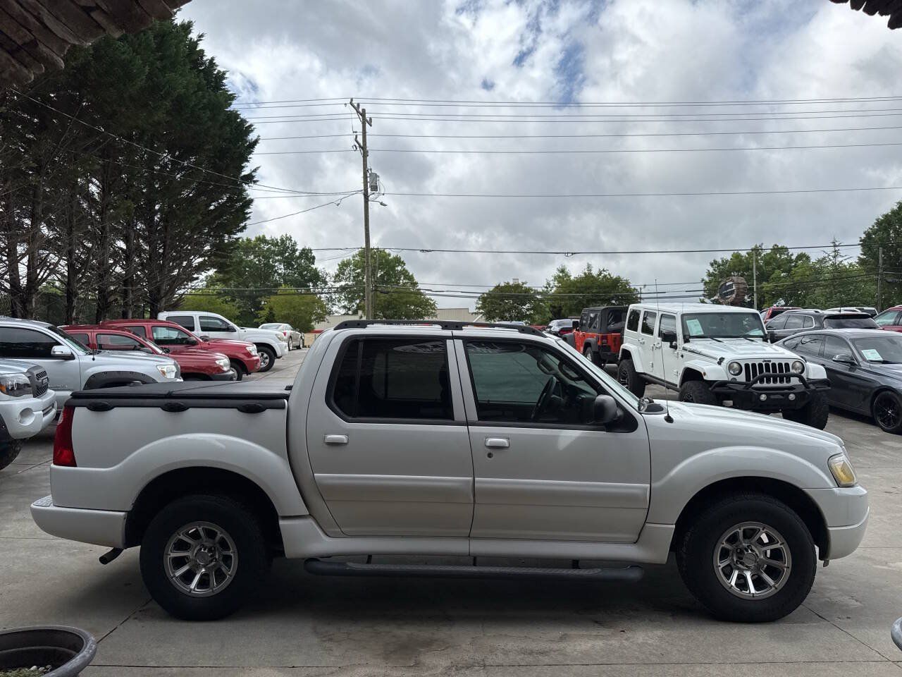 Used 2005 Ford Explorer Sport Trac XLT AWD/4WD image 9