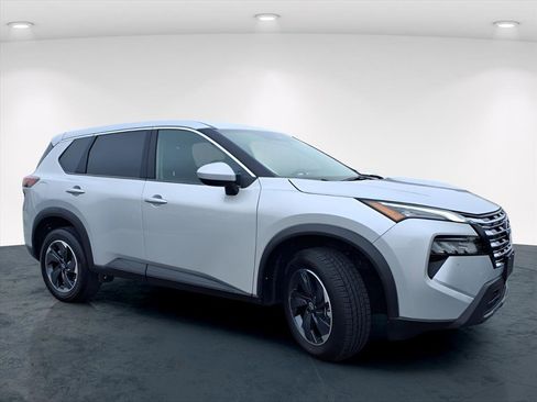 Used 2025 Nissan Rogue SV image 21