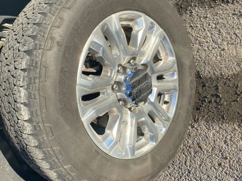 Used 2023 GMC Sierra 2500 Denali w/ Denali Ultimate Package image 10