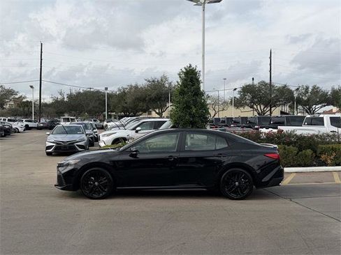 Certified 2025 Toyota Camry SE image 4