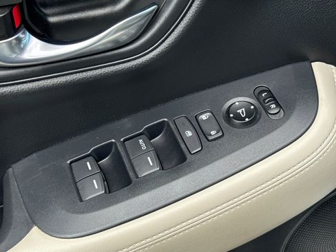 Used 2025 Honda HR-V LX image 14