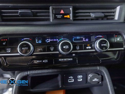 Used 2025 Honda Pilot Sport image 17