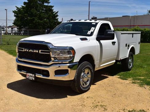 New 2024 RAM 2500 Tradesman w/ Chrome Appearance Group image 2