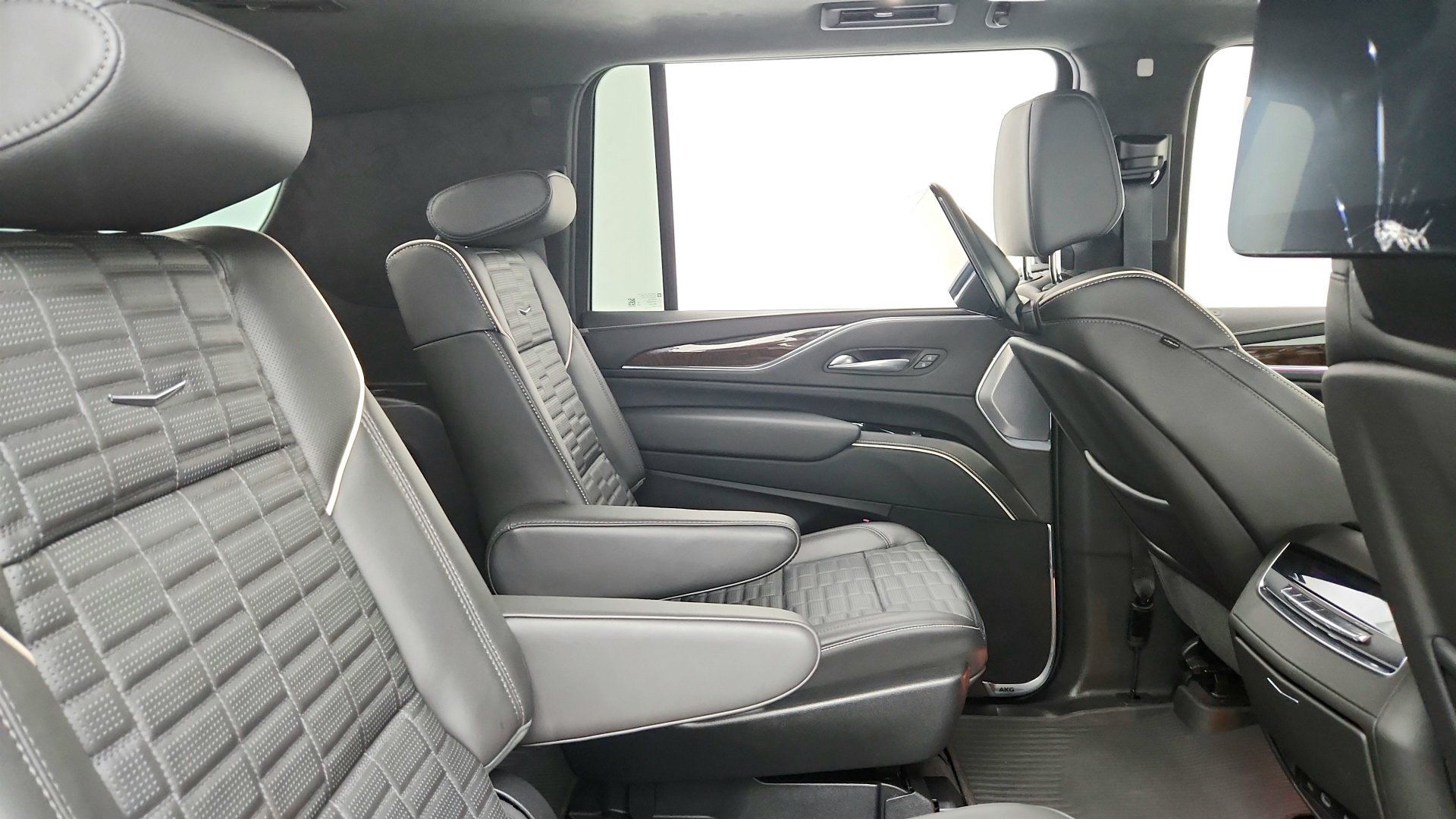 Used 2023 Cadillac Escalade ESV Sport Platinum w/ LPO, ONYX Package AWD/4WD image 27