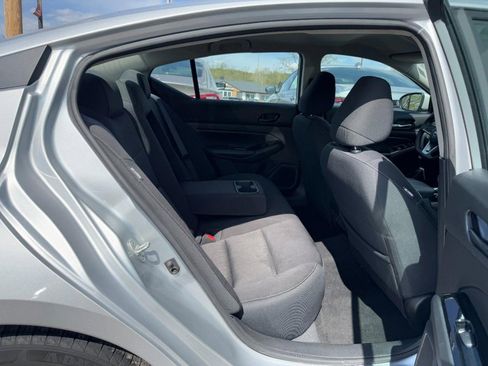 Used 2023 Nissan Altima 2.5 SV FWD image 12