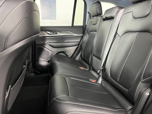 Used 2024 Jeep Grand Cherokee Limited AWD/4WD image 40