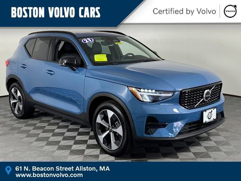 Used 2024 Volvo XC40 B5 Core AWD/4WD image 1