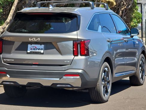 New 2025 Kia Sorento EX image 3