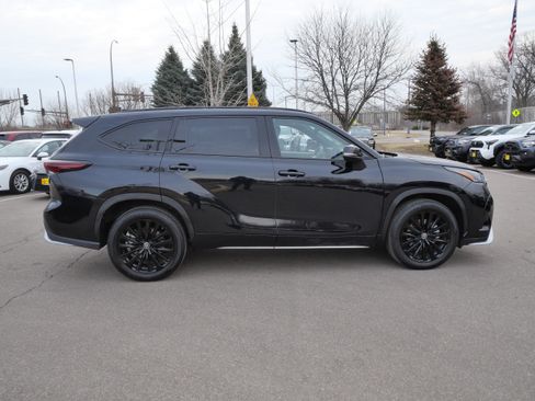 Certified 2025 Toyota Highlander XSE image 9