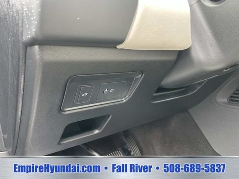 Used 2025 Land Rover Discovery S AWD/4WD image 20