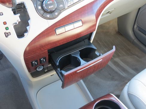 Used 2013 Toyota Sienna Limited image 20