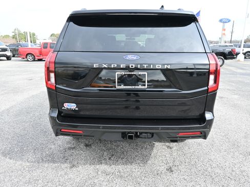 New 2026 Ford Expedition Active image 4