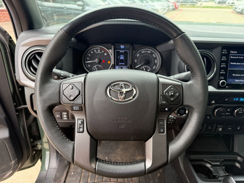 Used 2021 Toyota Tacoma TRD Off-Road w/ TRD Premium Off Road Package AWD/4WD image 14