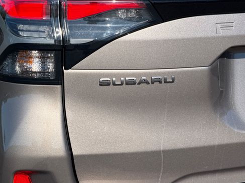 Used 2025 Subaru Forester Premium AWD/4WD image 32