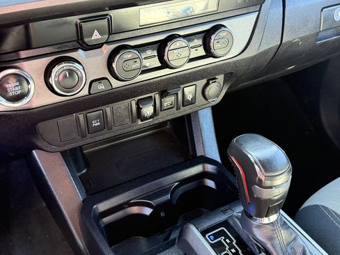 Used 2021 Toyota Tacoma TRD Off-Road AWD/4WD image 11