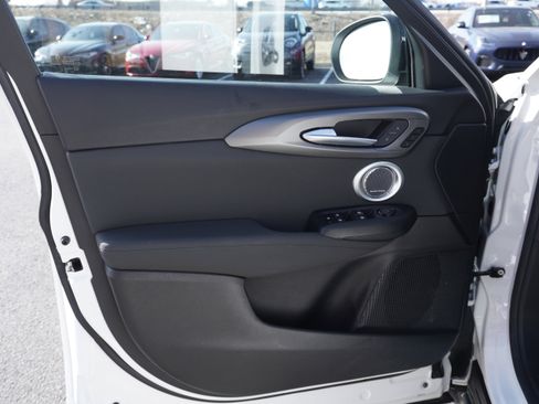 Used 2024 Alfa Romeo Tonale Ti image 15