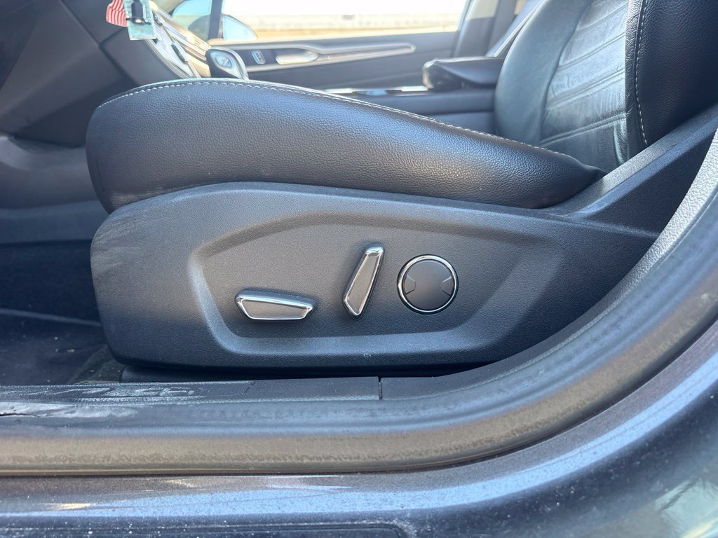 Used 2015 Ford Fusion SE w/ Equipment Group 202A FWD image 10