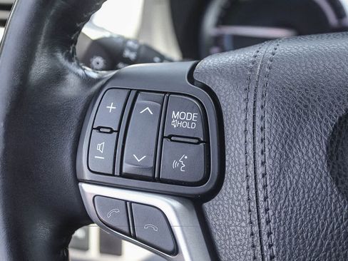 Used 2017 Toyota Highlander Limited AWD/4WD image 29