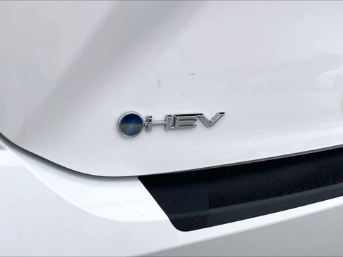 Used 2025 Toyota Camry LE w/ Convenience Package image 30