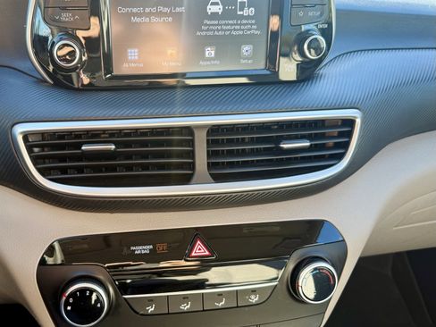 Used 2019 Hyundai Tucson SE image 18