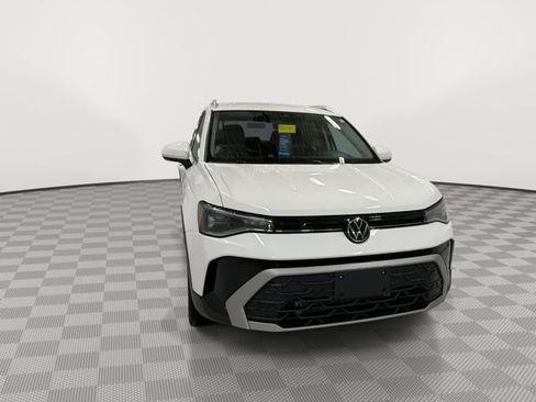 Used 2025 Volkswagen Taos SE FWD image 3