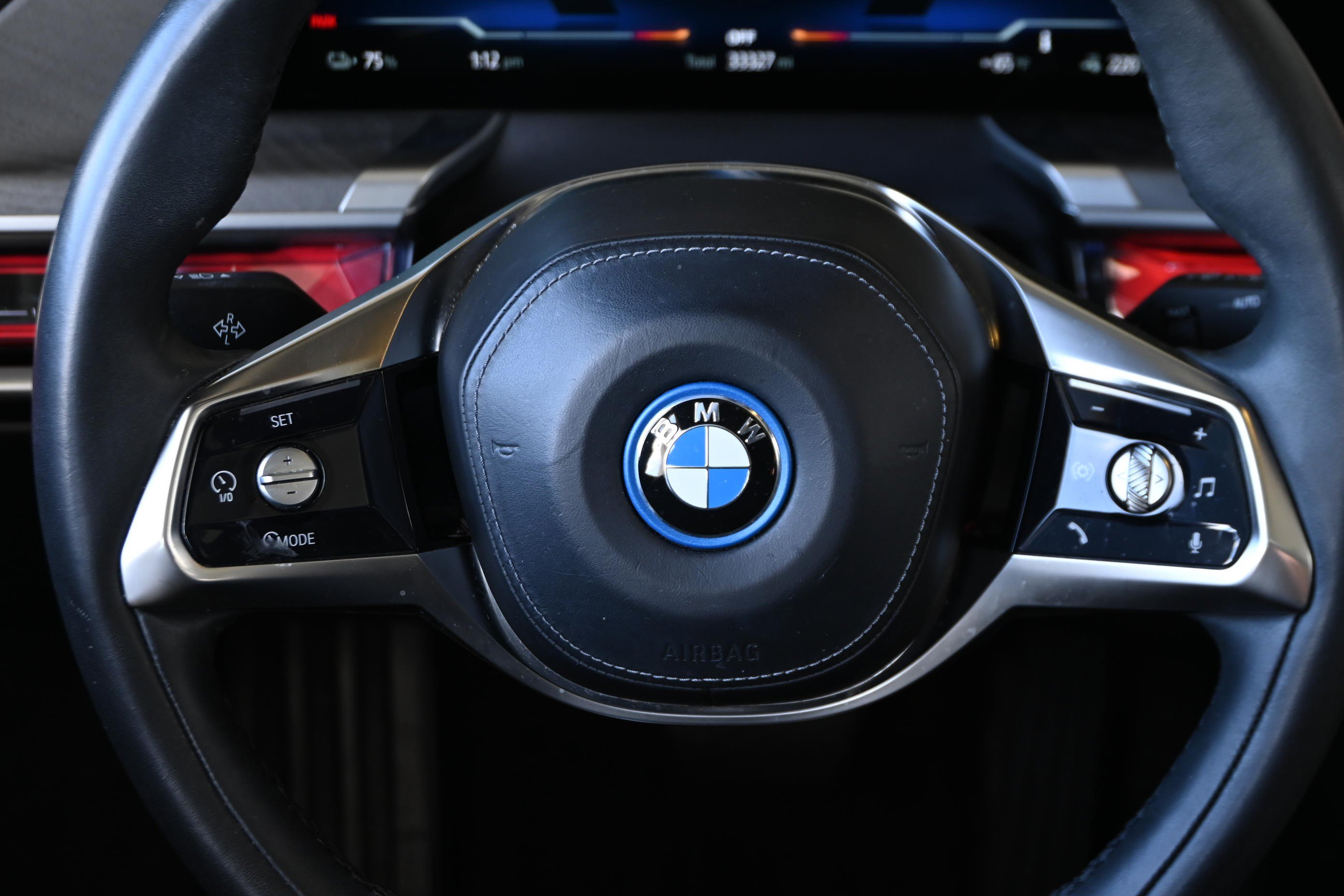 Certified 2024 BMW i7 xDrive60 AWD/4WD image 27