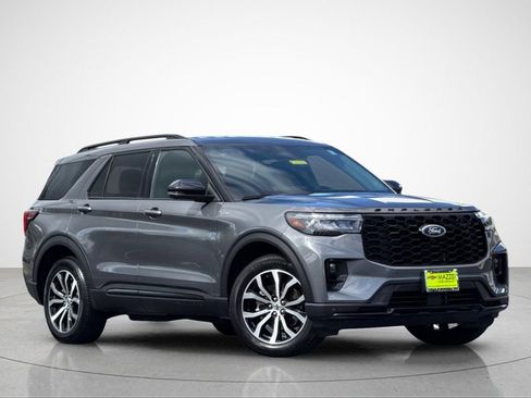 Used 2025 Ford Explorer ST-Line AWD/4WD image 2