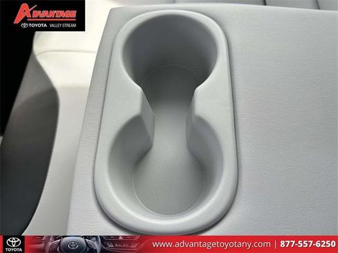Certified 2022 Toyota Prius XLE image 16