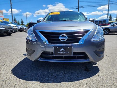 Used 2018 Nissan Versa SV FWD image 2