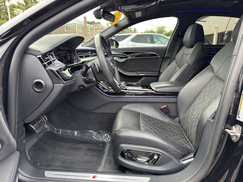 Used 2022 Audi S8 AWD/4WD image 23