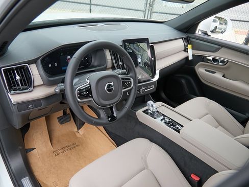 New 2026 Volvo XC90 B6 Plus w/ Protection Package Premier image 12